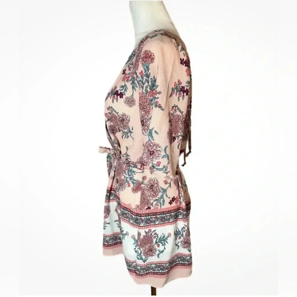 Trixxi Womens Pink Floral Print V Neck Tie Back Romper Shorts Size Medium - Picture 3 of 12